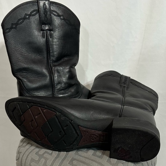 Ariat Black Cowboy Western Boots Sleek Leather Design - Picture 5 of 6